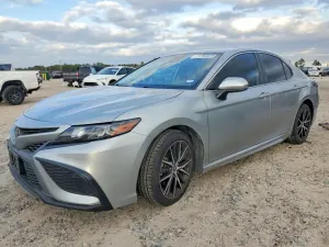 Toyota Camry SE 2.5L 4 2021