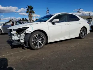 Toyota Camry SE 2.5L 4 2020