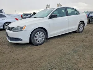 Volkswagen Jetta BASE 2.0L 4 2013