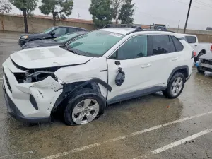 Toyota Rav4 LE 2.5L 4 2021
