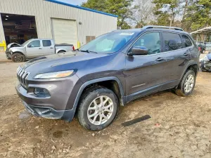 Jeep Cherokee LATITUDE 2.4L 4 2015