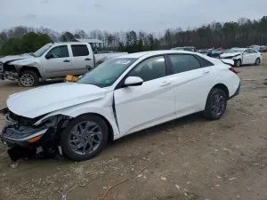 Hyundai Elantra 2.0L 4 2024