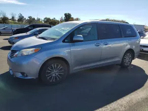 Toyota Sienna 3.5L 6 2012