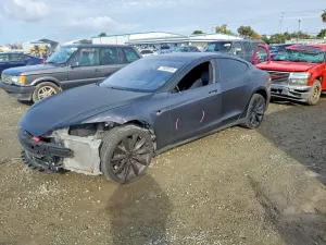 Tesla Model S 2015