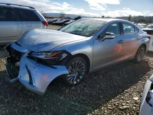 Lexus ES 300H BASE 2.5L 4 2025