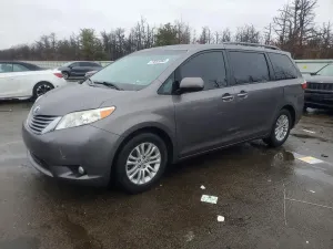 Toyota Sienna 3.5L 6 2015