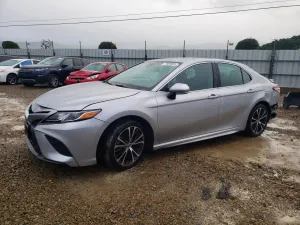 Toyota Camry SE 2.5L 4 2020