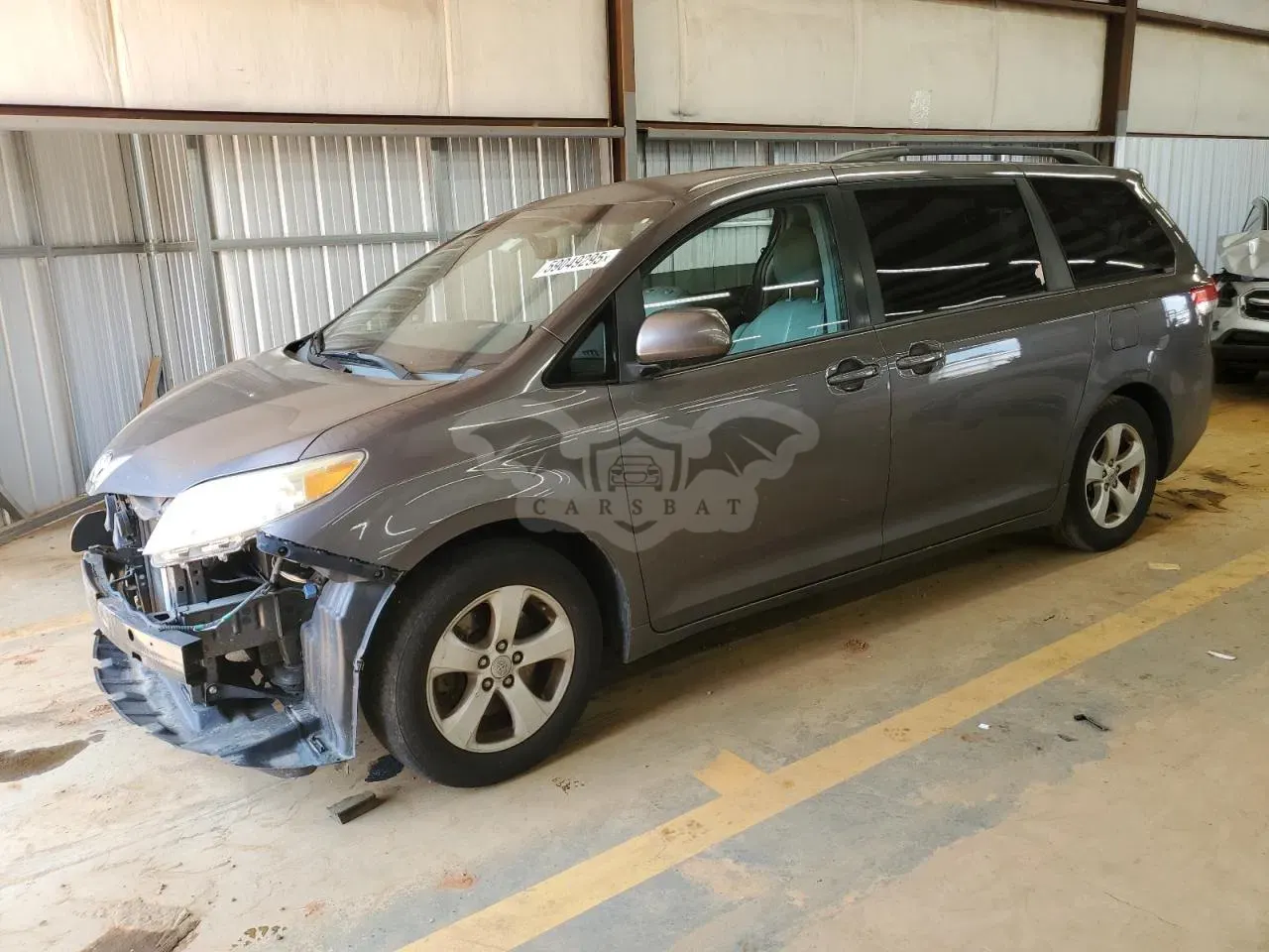 Toyota Sienna LE 3.5L 6 2012