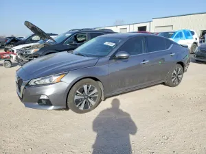 Nissan Altima SV 2.5L 4 2020
