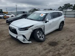 Toyota Highlander XLE 3.5L 6 2022