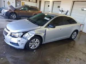 Chevrolet Cruze LS 1.8L 4 2013
