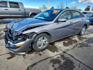 Hyundai Elantra SE 2.0L 4 2024