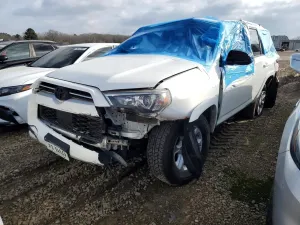 Toyota 4Runner SR5 4.0L 6 2021