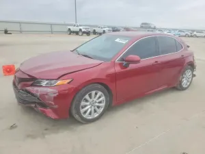 Toyota Camry LE 2.5L 4 2020
