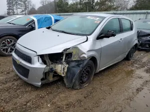 Chevrolet Aveo (Sonic) LS 1.8L 4 2013