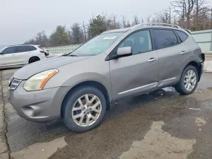 Nissan Rogue S 2.5L 4 2013