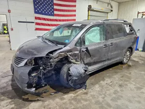 Toyota Sienna 3.5L 6 2016