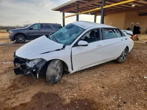 Hyundai Elantra SE 2.0L 4 2025