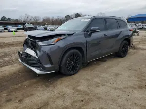 Toyota Highlander L 2.4L 4 2023