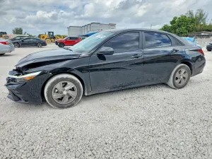 Hyundai Elantra SE 2.0L 4 2025