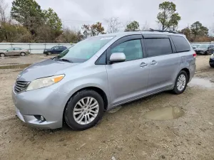 Toyota Sienna XLE 3.5L 6 2011