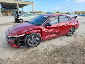 Hyundai Elantra 2.0L 4 2025