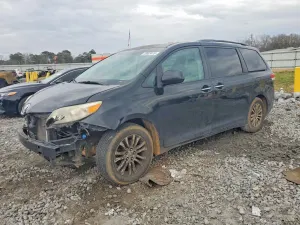 Toyota Sienna XLE 3.5L 6 2013