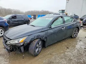 Nissan Altima SV 2.5L 4 2020
