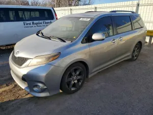 Toyota Sienna 3.5L 6 2015