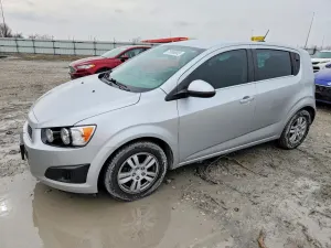 Chevrolet Aveo (Sonic) LT 1.8L 4 2015