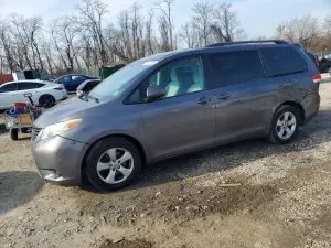Toyota Sienna 3.5L 6 2012