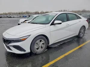 Hyundai Elantra SE 2.0L 4 2025