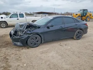 Hyundai Elantra 2.0L 4 2023