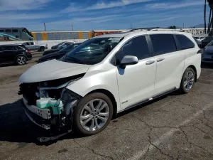 Toyota Sienna 2.5L 4 2021