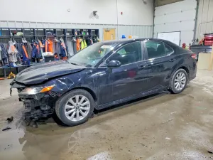 Toyota Camry LE 2.5L 4 2020