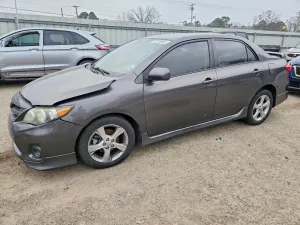 Toyota Corolla BASE 1.8L 4 2013