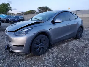 Tesla Model Y 2025
