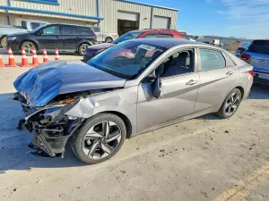 Hyundai Elantra 2.0L 4 2023