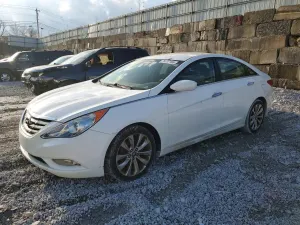Hyundai Sonata SE 2.4L 4 2013