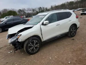 Nissan Rogue SV 2.5L 4 2017