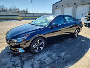 Hyundai Elantra 2.0L 4 2023
