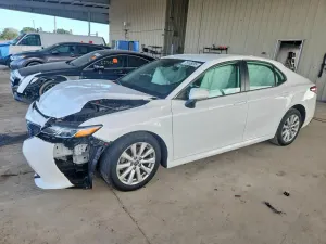 Toyota Camry LE 2.5L 4 2020