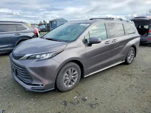 Toyota Sienna XLE 2.5L 4 2023