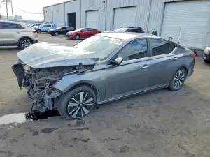 Nissan Altima SV 2.5L 4 2021
