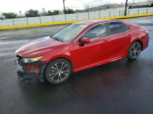 Toyota Camry SE 2.5L 4 2020