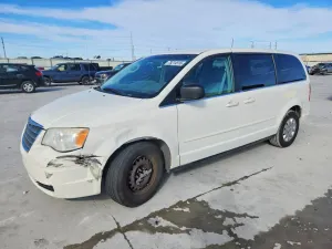 Chrysler Town & Country LX 3.3L 6 2010