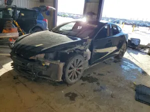 Tesla Model S 2015
