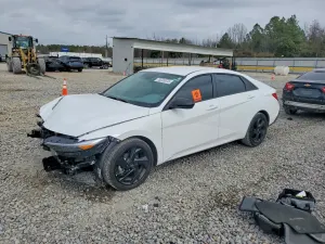 Hyundai Elantra 2.0L 4 2026