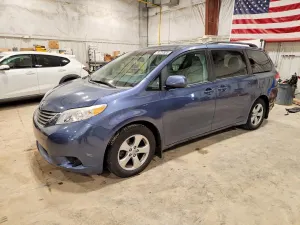Toyota Sienna 3.5L 6 2014