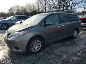 Toyota Sienna 3.5L 6 2011